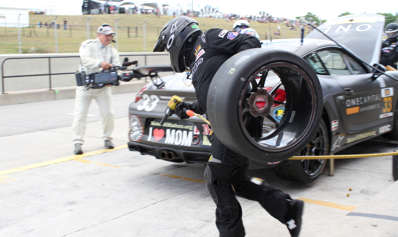 Illustration for article titled A Close-Up Look At All Of The Crazy Action In A Routine Sportscar Pit Stop